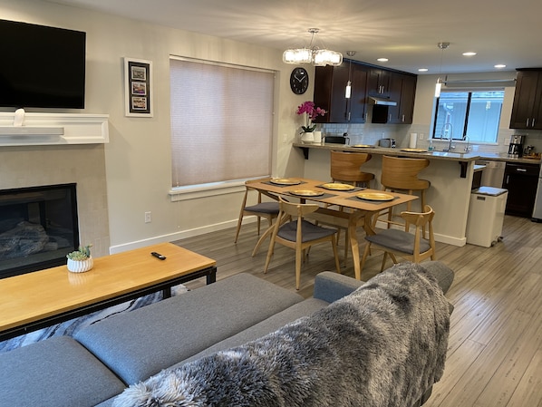 Smart TV y chimenea