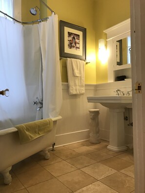 Ensemble douche/baignoire, articles de toilette  écologiques