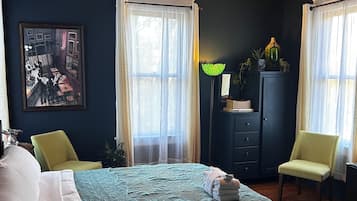 Signature Room, 1 King Bed, Non Smoking, Private Bathroom