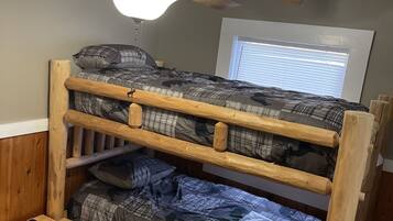 2 bedrooms, desk, free WiFi, bed sheets