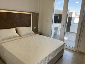 Departamento panorámico, 2 habitaciones, para no fumadores, vista al mar | Sábanas italianas Frette y ropa de cama de alta calidad 