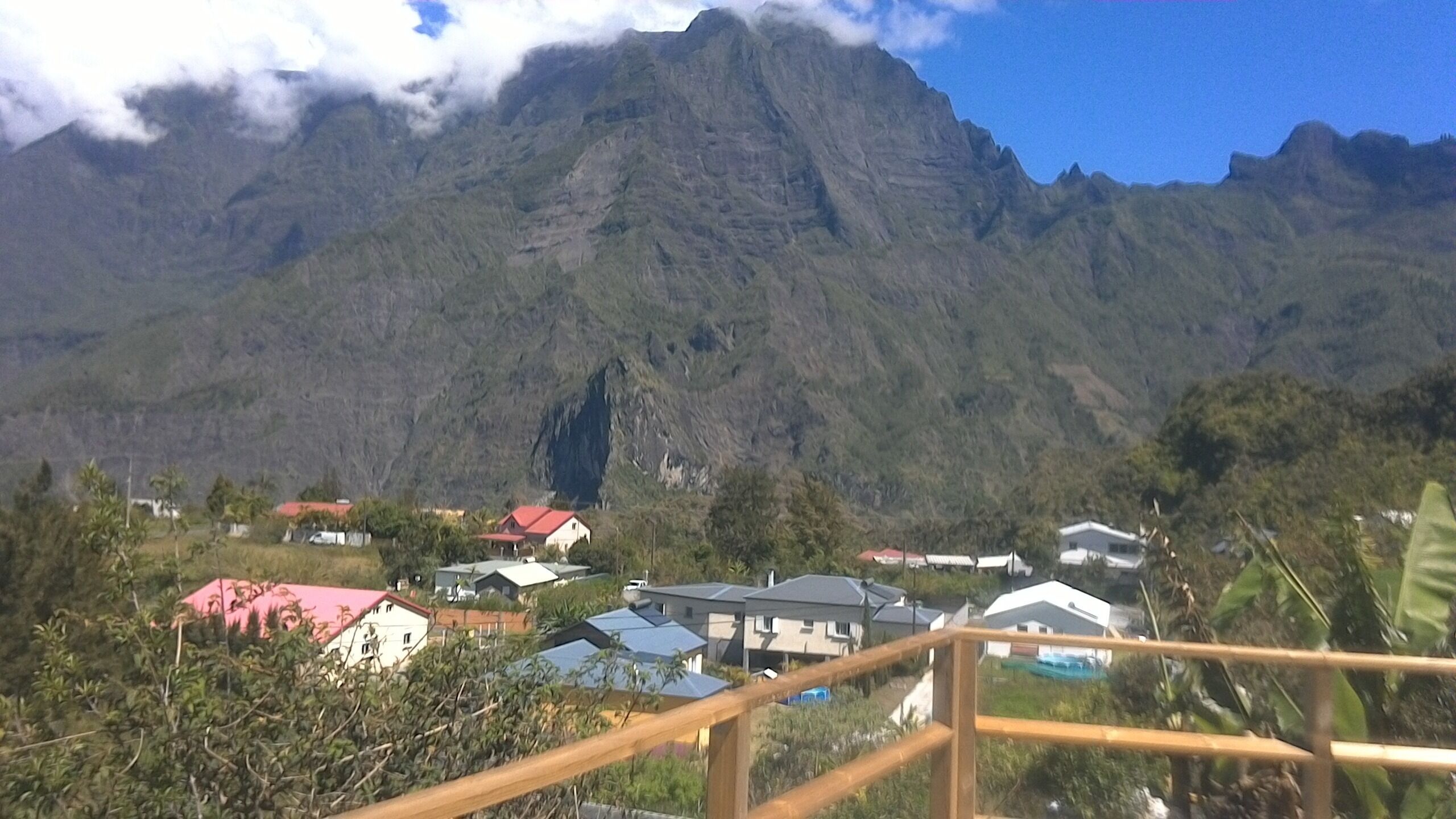 LE BAS DE CILAOS STUDIO 3- WITH MOUNTAIN VIEW!