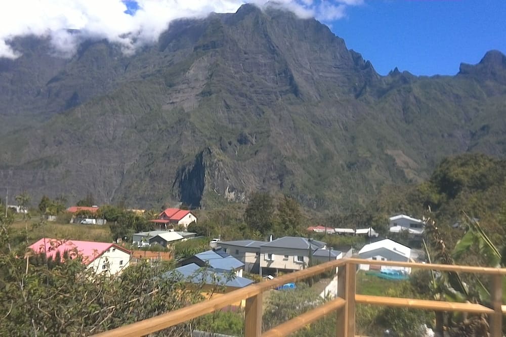 LE BAS DE CILAOS STUDIO 3- WITH MOUNTAIN VIEW!