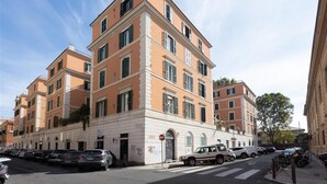 A multi-story building with a classic architectural style, featuring a central entrance with a small portico and a sign above it. - Bright apartment in Via Ginori, in the heart of the Testaccio district (Rome)