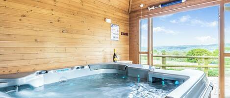 Banyera d'hidromassatge coberta