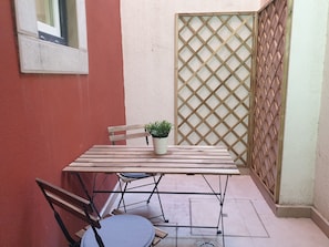 Outdoor dining - Principe Real Central Home 2 - Free Airport Transfer (Lisboa)