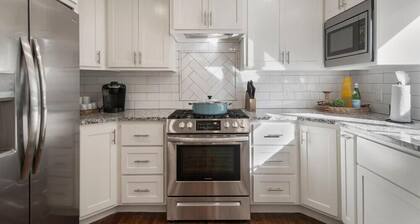 BA's BohoChic-steps to Rose District-Complete RENO