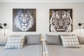 3 habitaciones, tabla de planchar con plancha, cuna de viaje y wifi