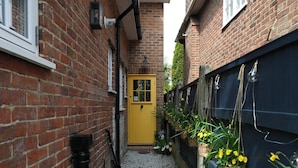 Cottage | Interior - Gingerbread Cottage (Canterbury)