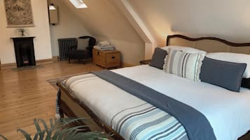 Cottage | 2 bedrooms, individually decorated, individually furnished, free WiFi