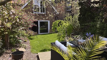 Cottage | Property grounds