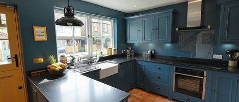 Cottage | Private kitchen | Fridge, dishwasher, electric kettle, toaster