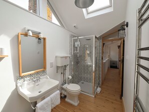Cottage | Bathroom | Shower