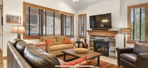 Smart TV, chimenea y videojuegos 