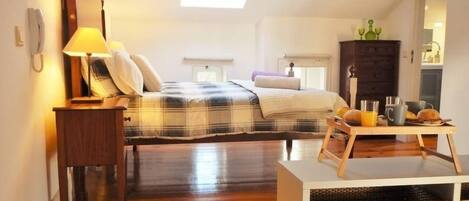1 habitación, tabla de planchar con plancha, wifi y ropa de cama