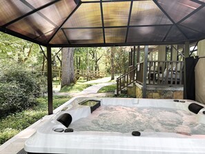 Terrace/patio - Riverfront! Hot Tub | Fish | Tube | Relax & repeat (Townsend)