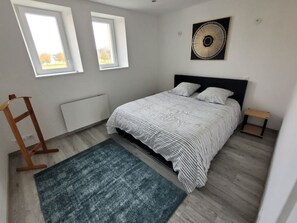 2 habitaciones, tabla de planchar con plancha y wifi gratis 