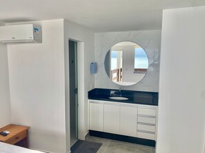 Interior - Ponta Leste - Beautiful house in a gated community with pier and beach 🏝. (Angra dos Reis)