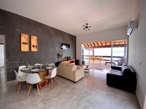 Interior - Ponta Leste - Beautiful house in a gated community with pier and beach 🏝. (Angra dos Reis)