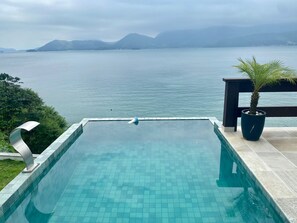 Outdoor pool - Ponta Leste - Beautiful house in a gated community with pier and beach 🏝. (Angra dos Reis)