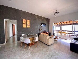 Interior - Ponta Leste - Beautiful house in a gated community with pier and beach 🏝. (Angra dos Reis)
