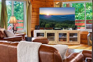 Smart TV, fireplace, video games, DVD player - Unique * EV Chrg * Great Location * (Sevierville)