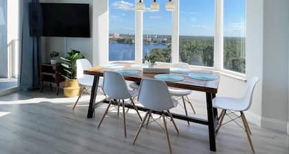 2-bedroom condo w/ stunning lake and Disney views