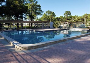 Piscine extérieure, piscine chauffée