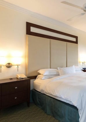 2 habitaciones, tabla de planchar con plancha y cuna de viaje