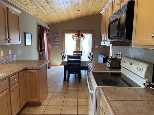 Country Club Townhome.  Enjoy Year Round mountain sports and golf.