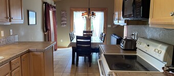 Country Club Townhome.  Enjoy Year Round mountain sports and golf.