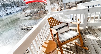 quiet & clean lakefront, private dock & HOT TUB