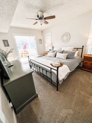 3 bedrooms, iron/ironing board, travel cot, free WiFi