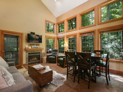 Boyne Mountain Disciples Ridge Ski in/Ski out Lodge, 5 BD/4BA - Sleeps up to 20