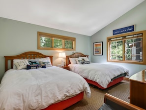 5 bedrooms, iron/ironing board, free WiFi, bed sheets