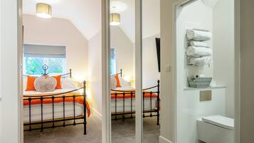 3 bedrooms, free WiFi, bed sheets