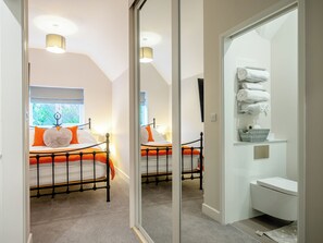 3 quartos, Wi-Fi de cortesia, roupa de cama