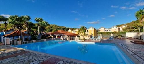 Maisonette avec belle  terrasse , 2 chambres climatisées 