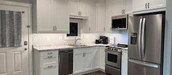 Beautiful modern 2 bedroom apartment, near trails, with big parking lot