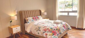 3 habitaciones, escritorio, tabla de planchar con plancha y wifi gratis 