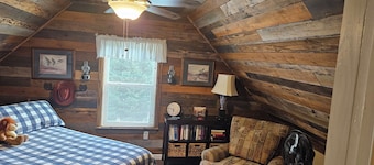 EXCLUSIVE LARGE 2 BEDROOM SUITE W/THEATER ROOM + KITCHEN