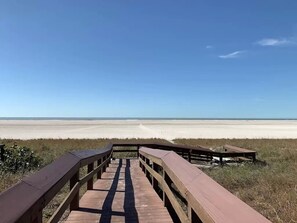 Am Strand, Liegestühle, Strandtücher