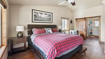 3 slaapkamers, een strijkplank/strijkijzer, reisbedje, gratis wifi