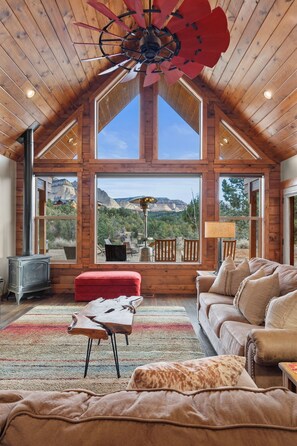 Smart TV, chimenea, videojuegos y reproductor de DVD 