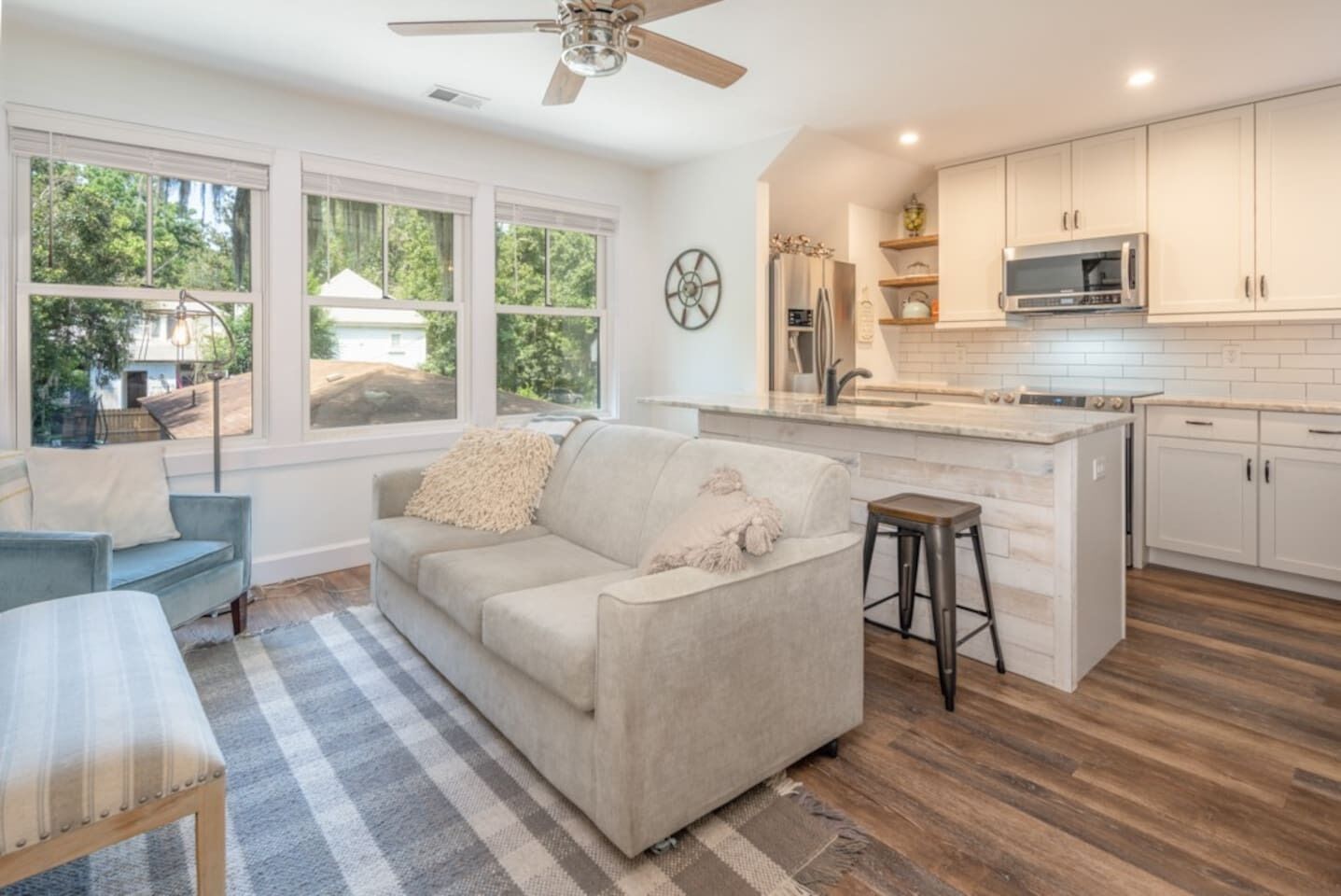 冰箱、微波炉、烤箱、炉灶