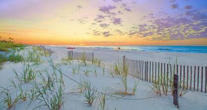 Modern Carriage House in Old Town Bluffton + Walkable to everything!