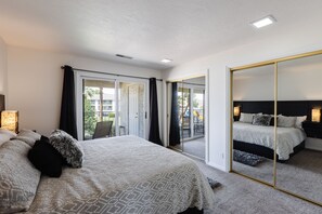 3 habitaciones, tabla de planchar con plancha y cuna de viaje 