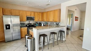 冰箱、微波炉、烤箱、炉灶