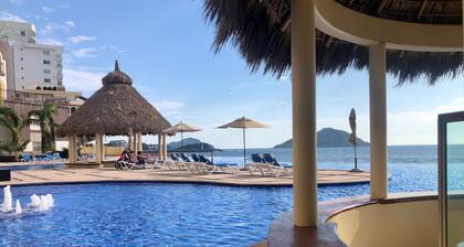 BEACHFRONT 2 BEDROOM CONDO IN LAS GAVIAS RESORT - Sleeps 6