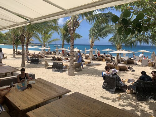 Panoramic golf lagoon and sea view 